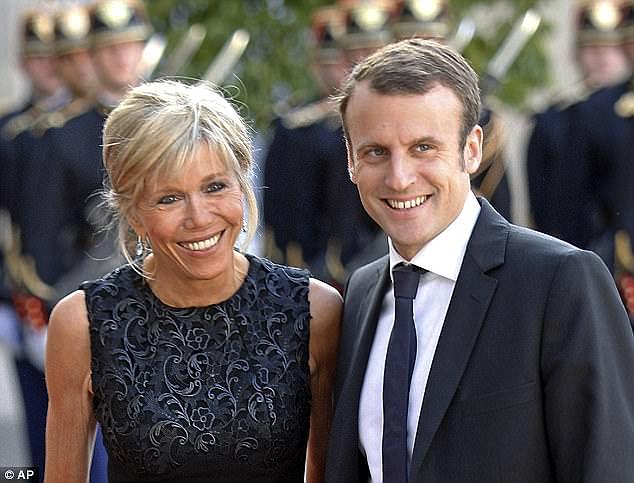 Bố mẹ Tổng thống Pháp: Sốc nặng vì con trai yêu cô giáo - 1