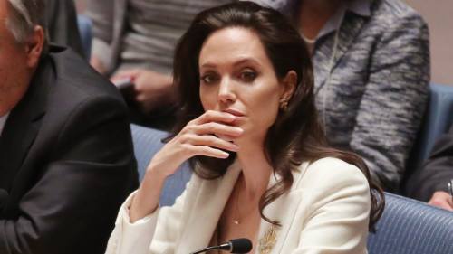 Vì sao Angelina Jolie bị cả Hollywood ghét? - 1