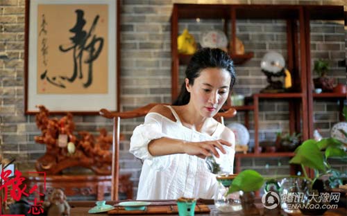 Hơn 50 tuổi, quý bà Trung Quốc này vẫn quá trẻ và bốc lửa - 7