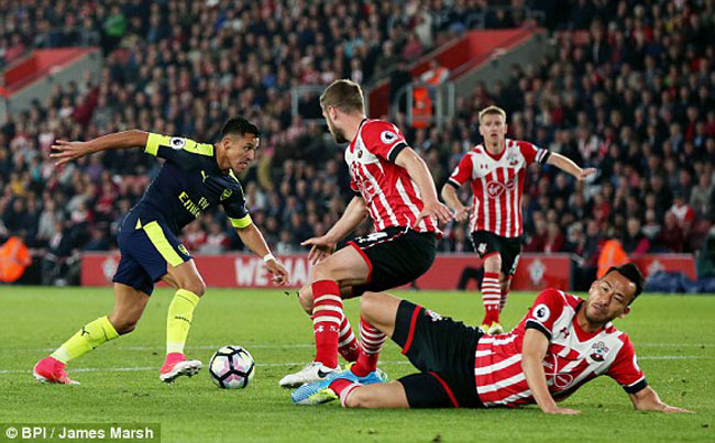 Southampton - Arsenal: Bước ngoặt sau màn độc diễn - 1