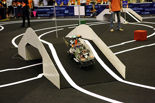 Sinh viên chế tạo xe không người lái đầu tiên ở Việt Nam - 8