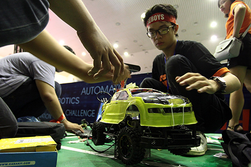 Sinh viên chế tạo xe không người lái đầu tiên ở Việt Nam - 4