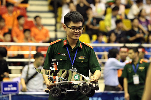 Sinh viên chế tạo xe không người lái đầu tiên ở Việt Nam - 9