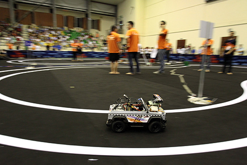 Sinh viên chế tạo xe không người lái đầu tiên ở Việt Nam - 6