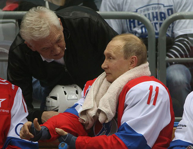 Tổng thống Putin tung hoành trên sân, đối thủ &#34;khiếp sợ&#34; - 5