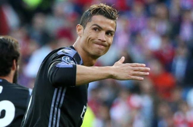 Ronaldo bị Torres phỉ báng: Kẻ lên đỉnh, người nuốt hận - 1