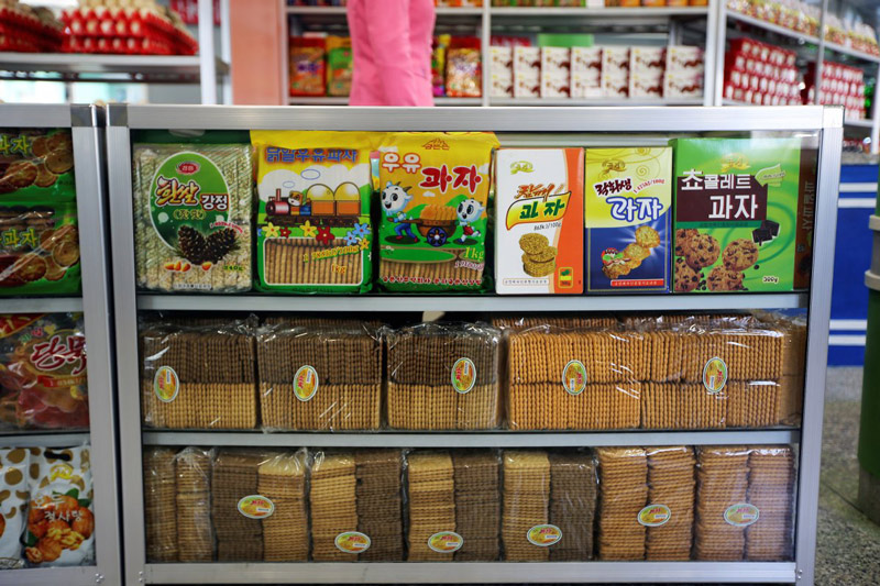 Có gì trong các tiệm tạp hóa tại quốc gia bí ẩn nhất thế giới? - 10