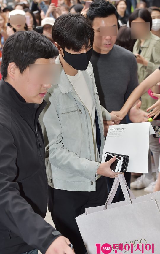 Ngắm trai đẹp Lee Min Ho bịt kín như &#34;007&#34; lên đường nhập ngũ - 2