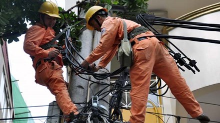 Chưa nắng nóng, điện sử dụng đã tăng vọt - 1