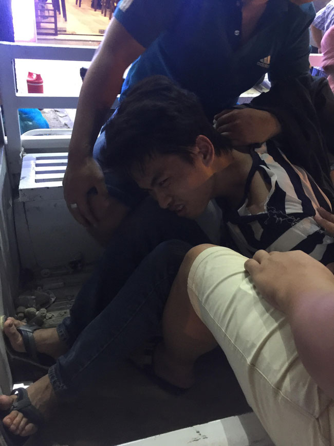 Nóng 12h qua: Người phụ nữ bị “khủng bố” dầu luyn gây phẫn nộ - 3