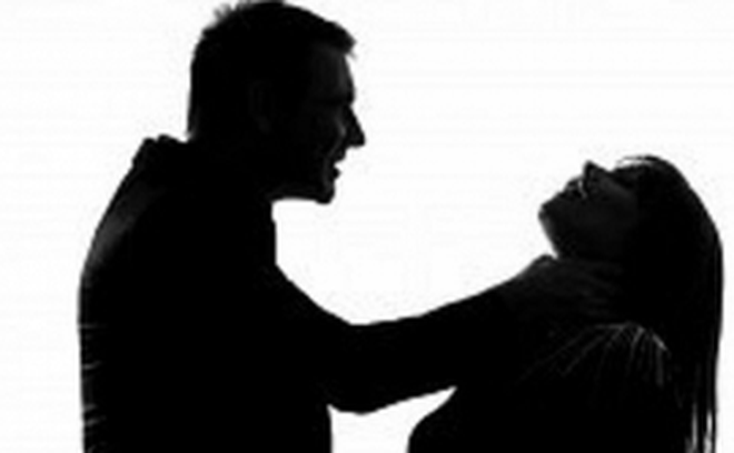 Nóng 12h qua: Người phụ nữ bị “khủng bố” dầu luyn gây phẫn nộ - 4