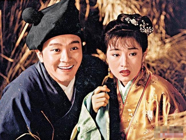 Đóng cặp với Châu Tinh Trì tới 3 phim nhưng Củng Lợi là mỹ nhân duy nhất không vướng vào nghi án tình cảm với vua phim hài.