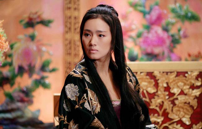 Nữ diễn viên từng bắt tay hợp tác với đạo diễn Trần Khải Ca của Bá Vương biệt cơ, Phong Nguyệt hay đạo diễn Tôn Chu của Breaking the silence.