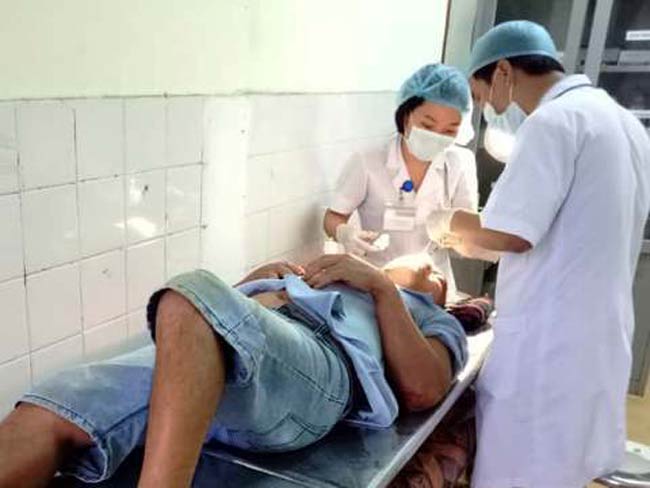 Đánh cha nhập viện, gọi điện đòi chém chết con trai - 1