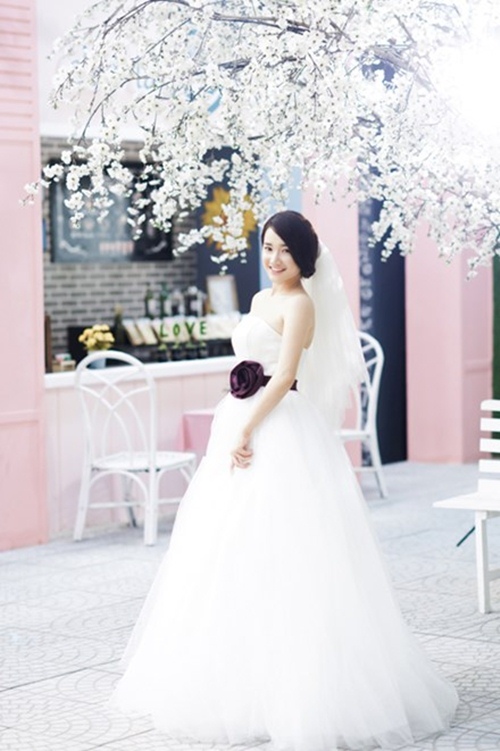 Nhã Phương diện váy cô dâu làm tan chảy trái tim trai trẻ - 11