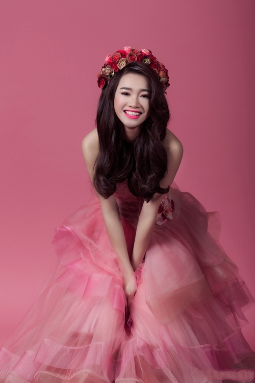 Nhã Phương diện váy cô dâu làm tan chảy trái tim trai trẻ - 2