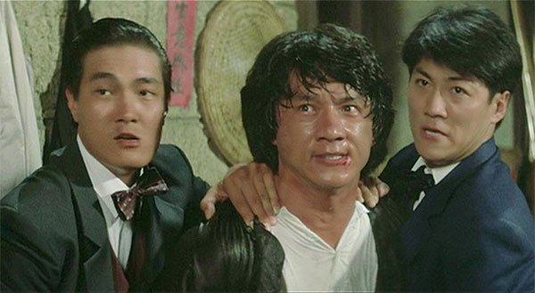 Thành Long bị đánh tơi tả, khán giả vẫn ôm bụng cười - 3