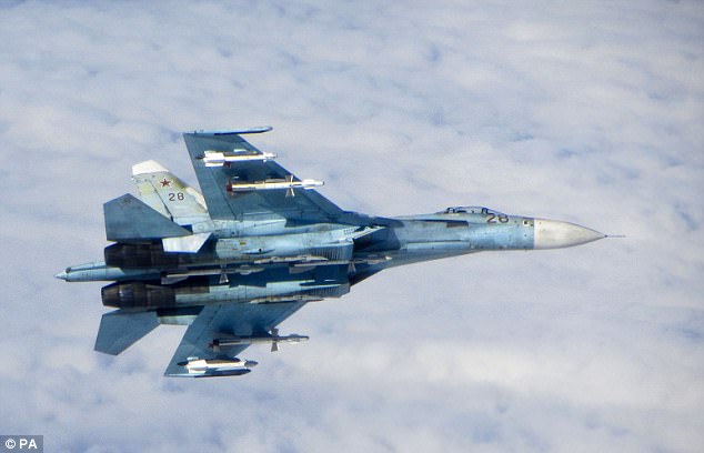 Chiến đấu cơ Nga bay cách máy bay Mỹ 6 mét - 1