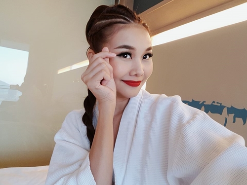 Choáng khi mỹ nhân Việt tháo bỏ kính râm - 4