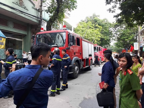 Cháy cửa hàng bánh cuốn, giò chả, 3 người bị bỏng - 2