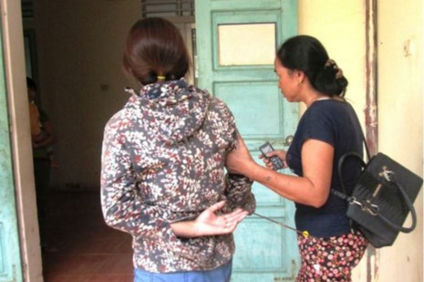 Chán vì vợ bỏ đi, mang nỏ ra đường bắn 3 người trọng thương - 2