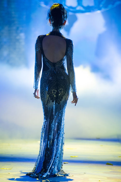 Huyền My "đốt mắt" fan với váy xuyên thấu tứ bề, hở lưng - 5