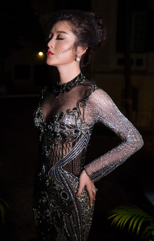 Huyền My "đốt mắt" fan với váy xuyên thấu tứ bề, hở lưng - 8
