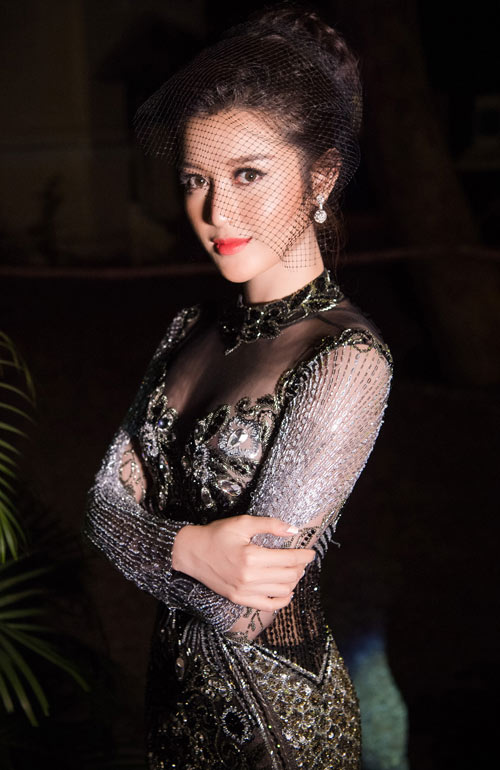 Huyền My "đốt mắt" fan với váy xuyên thấu tứ bề, hở lưng - 9