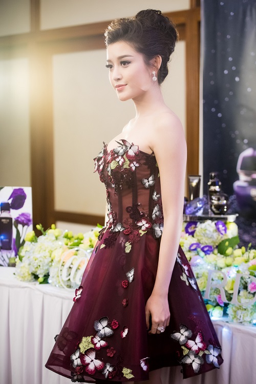 Huyền My "đốt mắt" fan với váy xuyên thấu tứ bề, hở lưng - 11