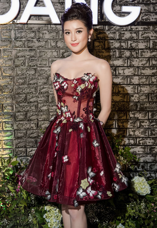 Huyền My "đốt mắt" fan với váy xuyên thấu tứ bề, hở lưng - 12
