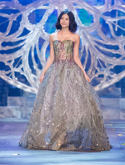 Huyền My "đốt mắt" fan với váy xuyên thấu tứ bề, hở lưng - 5