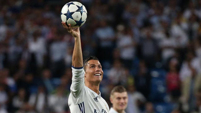 Ronaldo “hóa rồng”: 400 bàn, 2 kỷ lục & 4 trận &#34;chung kết&#34; - 1