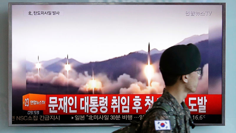 Triều Tiên tuyên bố tên lửa vừa bắn mang được hạt nhân - 1