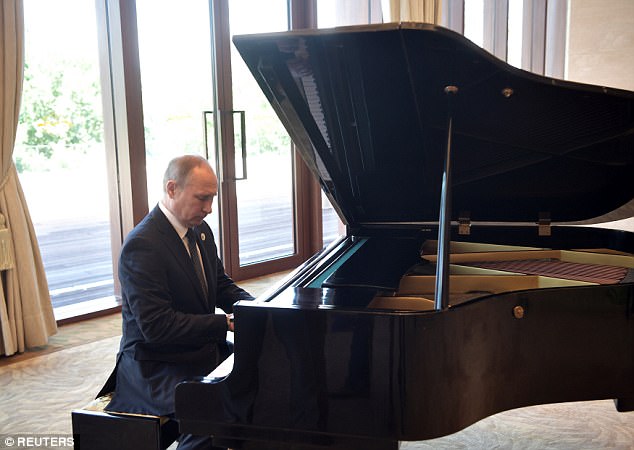 Video: Putin trổ tài piano tại nhà riêng Tập Cận Bình - 1
