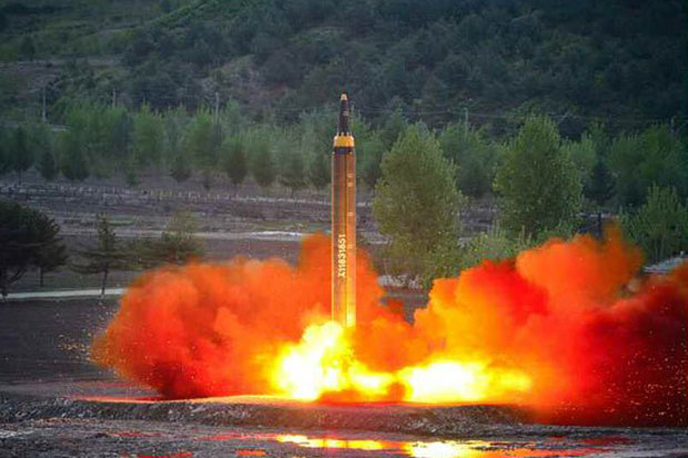 Tên lửa mới của Triều Tiên đủ sức &#34;thổi bay&#34; căn cứ Mỹ - 1