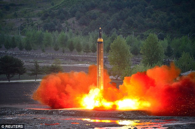 Triều Tiên tung video phóng tên lửa có &#34;tầm bắn tới Mỹ&#34; - 1