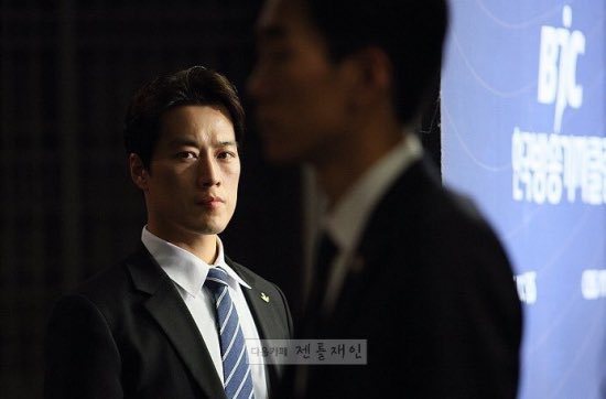 Dân HQ "phát cuồng" vì cận vệ điển trai của Tổng thống - 3