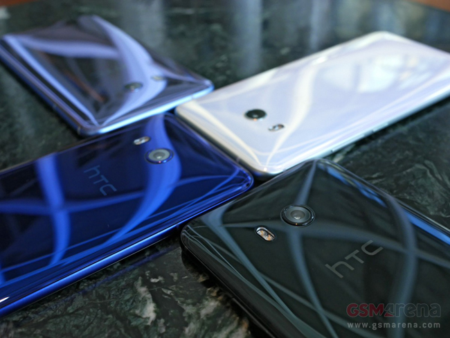 Nhà sản xuất HTC vừa ra mắt tại Đài Loan mẫu smartphone cao cấp HTC U 11 với thiết kế mới mẻ và cấu hình mạnh mẽ.