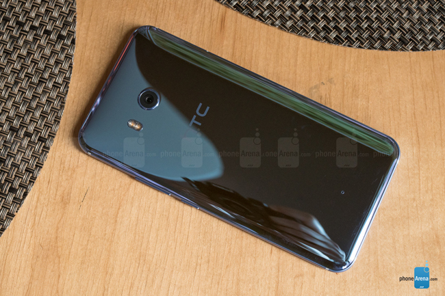 HTC U 11 được trang bị màn hình Super LCD kích thước 5,5 inch, độ phân giải QHD (1440 x 2560 pixel), phủ kính cường lực Gorilla Glass 5