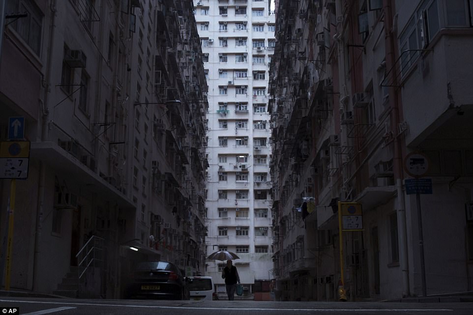 Chùm ảnh mới nhất về những “căn hộ quan tài” gây ám ảnh ở Hồng Kông - 1