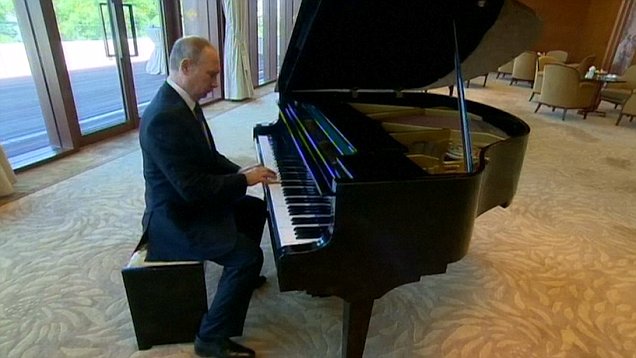 Putin không vui vì lộ video chơi piano khi chờ ông Tập - 1
