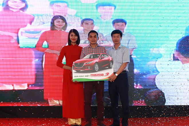 Tìm được chủ nhân may mắn mua An Bình City nhận giải đặc biệt xe ô tô Madza 3 - 1