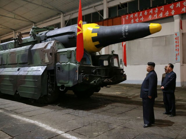 Thấy gì từ ảnh chụp tên lửa mới thử của Triều Tiên? - 1