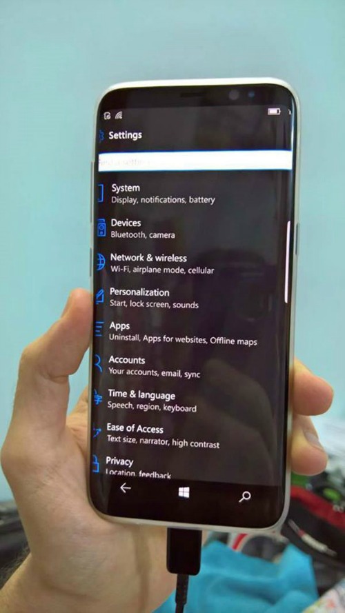 &#34;Lạ lẫm&#34; Galaxy S8 chạy hệ điều hành Windows 10 - 1