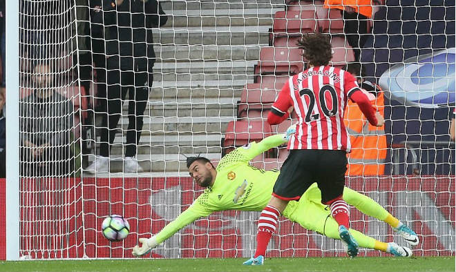 MU yên tâm đấu 11m với Ajax: Nhờ “Vua penalty” Romero - 1