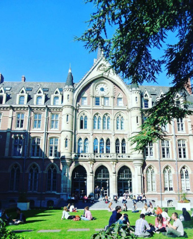 9. Đại học catholique de Lille thành lập năm 1973.