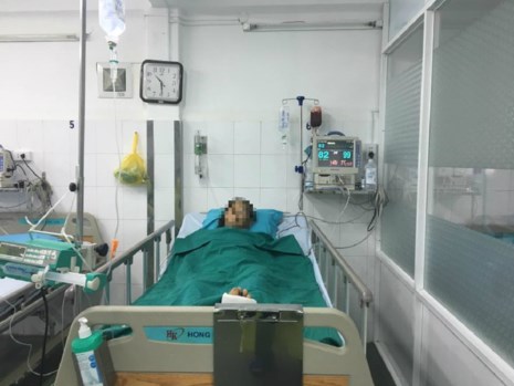 Cụ bà bị bò đá gãy xương đùi, 8 xương sườn - 1