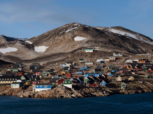 Ittoqqortoormiit, Greenland: Tới đây, du khách có cơ hội trải nghiệm đi xe chó kéo, khám phá động vật hoang dã ở vùng Bắc cực.