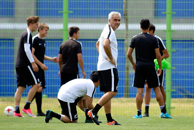 Luyện tuyệt chiêu hạ U20 Việt Nam, New Zealand tập khung giờ lạ - 9