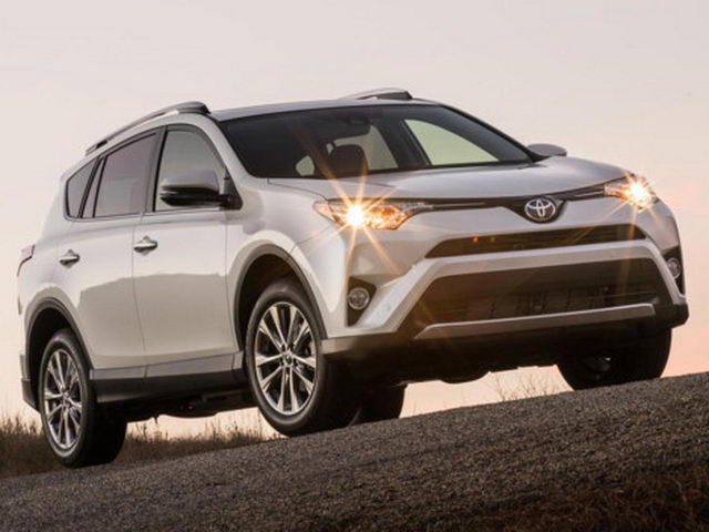 Toyota RAV4 2017 gấp rút giảm giá còn 554 triệu đồng - 1